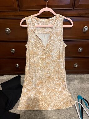 Lilly Pulitzer Tan & White Sleeveless Printed V-Neck Tank